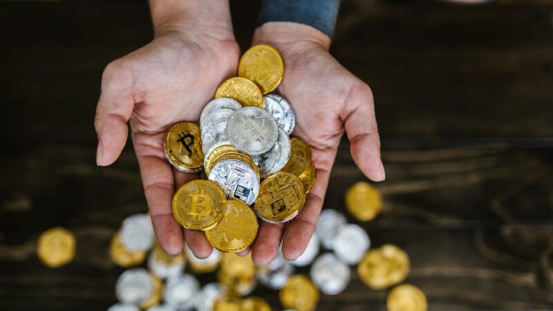 ¿Cuál es la diferencia entre las DeFi y las CeFi?